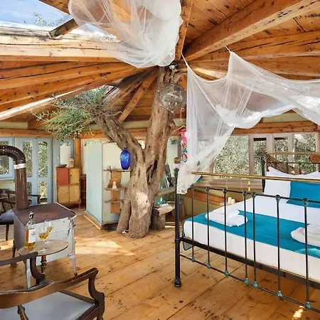 펜션 Margaritis's Treehouse 파라모나스