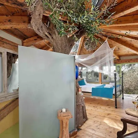 Margaritis's Treehouse Feriehus *